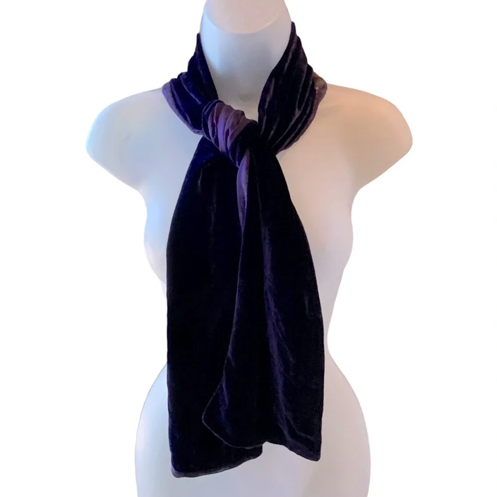 Bloomingdale’s Silk Blend Scarf  Purple Floral With Velvet Underside Reversible - Picture 3 of 10